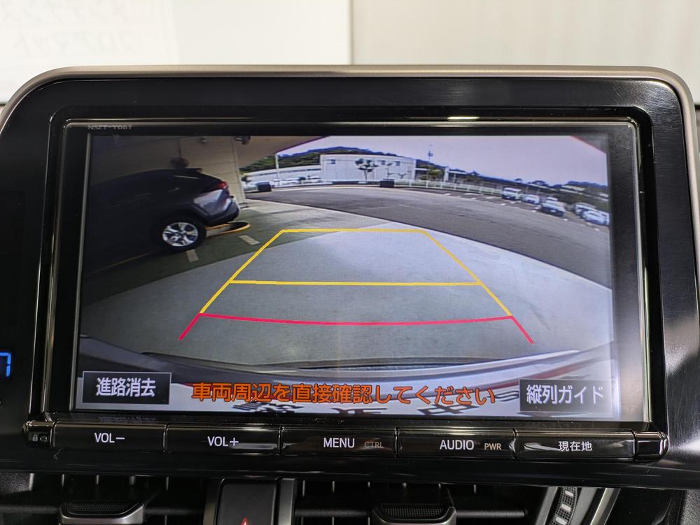 駐車が苦手な方にも安心なバックモニター付き