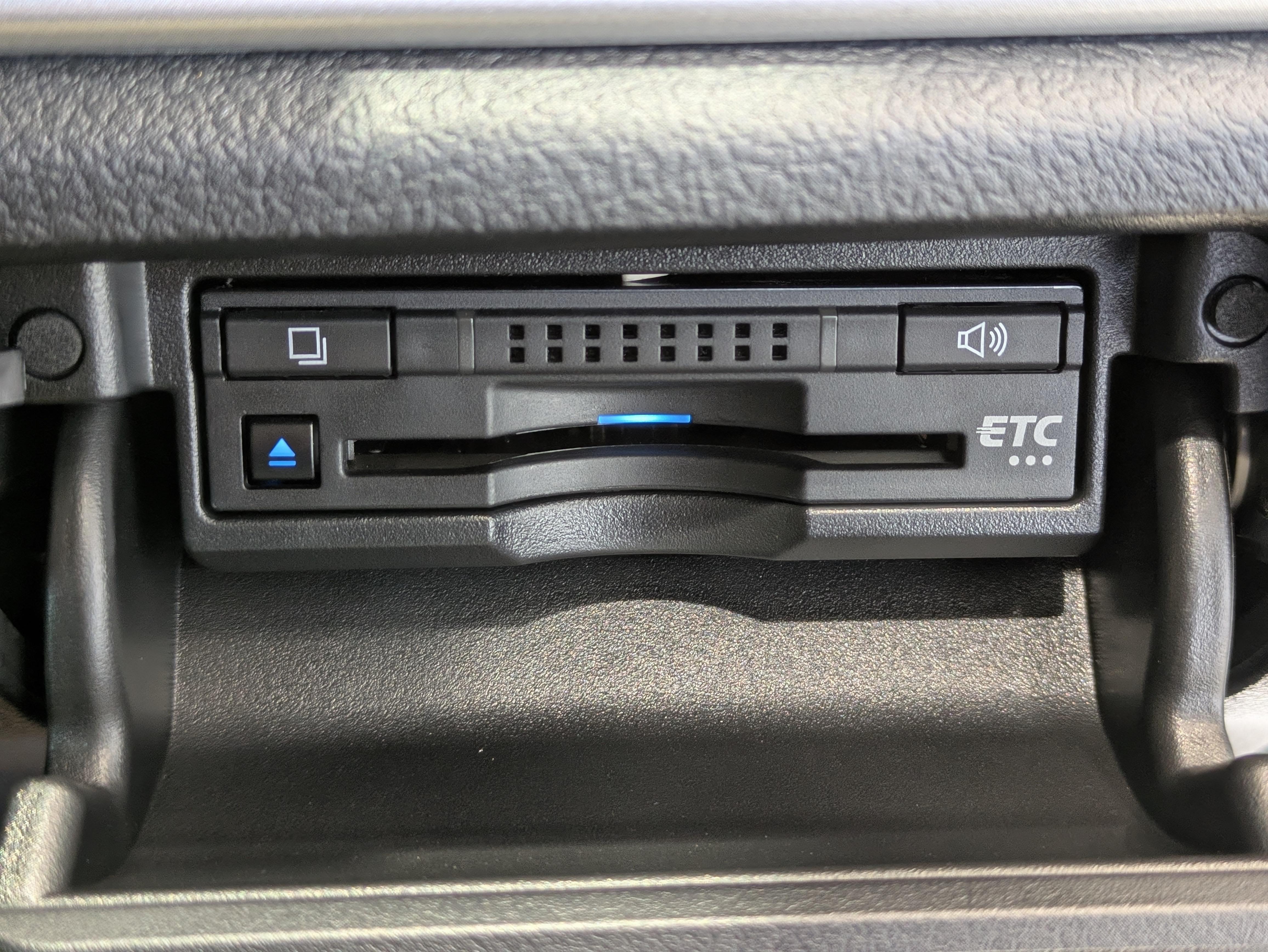 便利な必須アイテムのＥＴＣも装備しています！これがあればご納車の日からすぐにドライブにお出掛けできますね！
